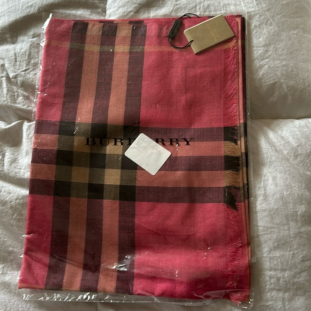 Burberry Giant Check Scarf in Gauze Rose-Pink